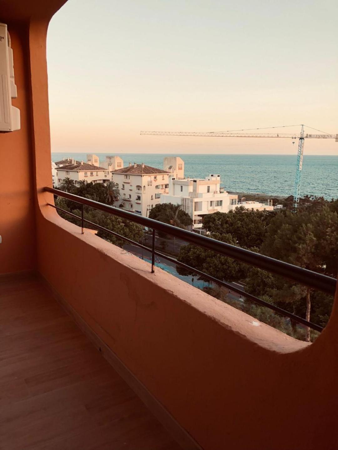 Apartamento Playa Del Cristo Estepona Exterior photo